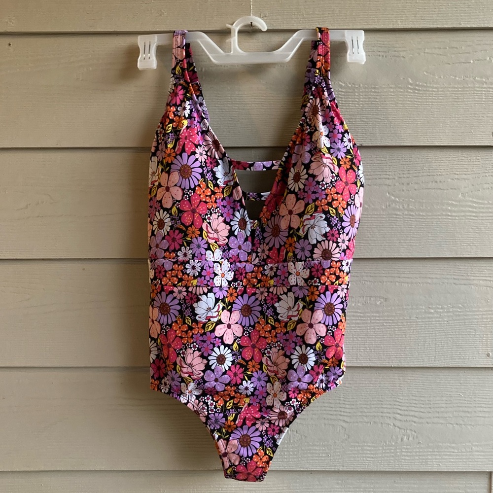 Time and Tru Floral V Strappy Front One Piece Womens Swimsuit